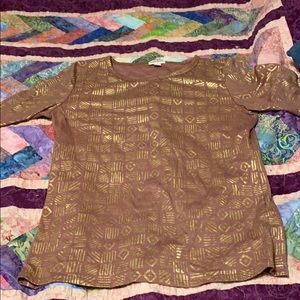 Large Lularoe Gigi tee